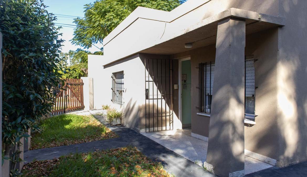 Casa con pileta y quincho en Villa Loguercio