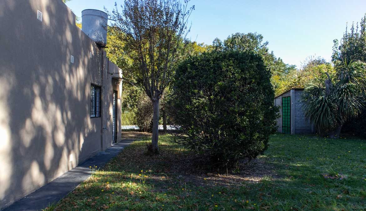 Casa con pileta y quincho en Villa Loguercio