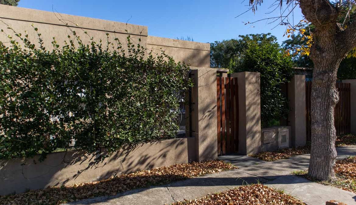 Casa con pileta y quincho en Villa Loguercio