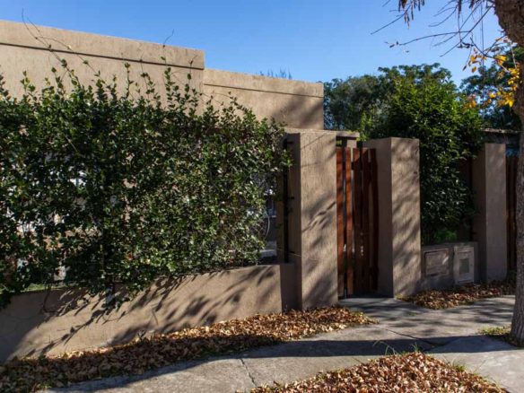 Casa con pileta y quincho en Villa Loguercio