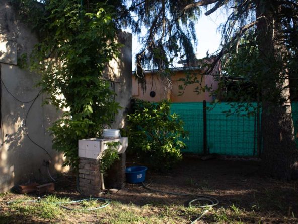 Casa de dos dormitorios con patio y garage