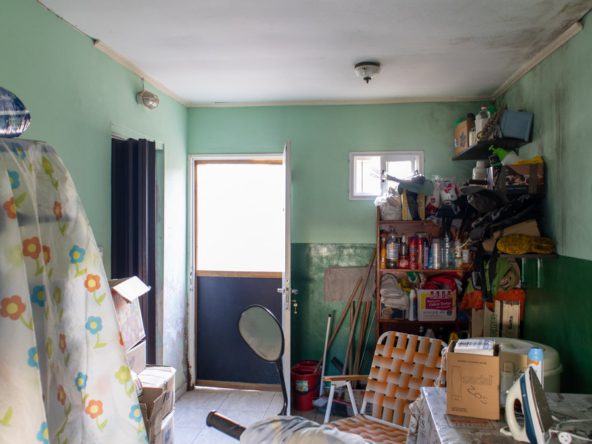 Casa de dos dormitorios con patio y garage