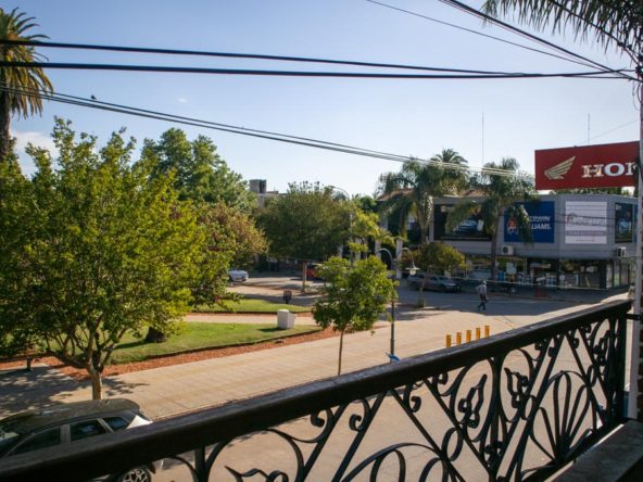 Departamento de dos plantas frente a la plaza principal - Sebastián Zara