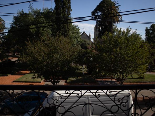 Departamento de dos plantas frente a la plaza principal - Sebastián Zara