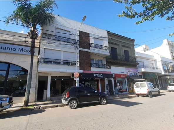 Departamento de dos plantas frente a la plaza principal - Sebastián Zara