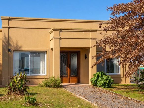 Sebastián Zara Casa en venta en Club de Campo La Federala – Lobos